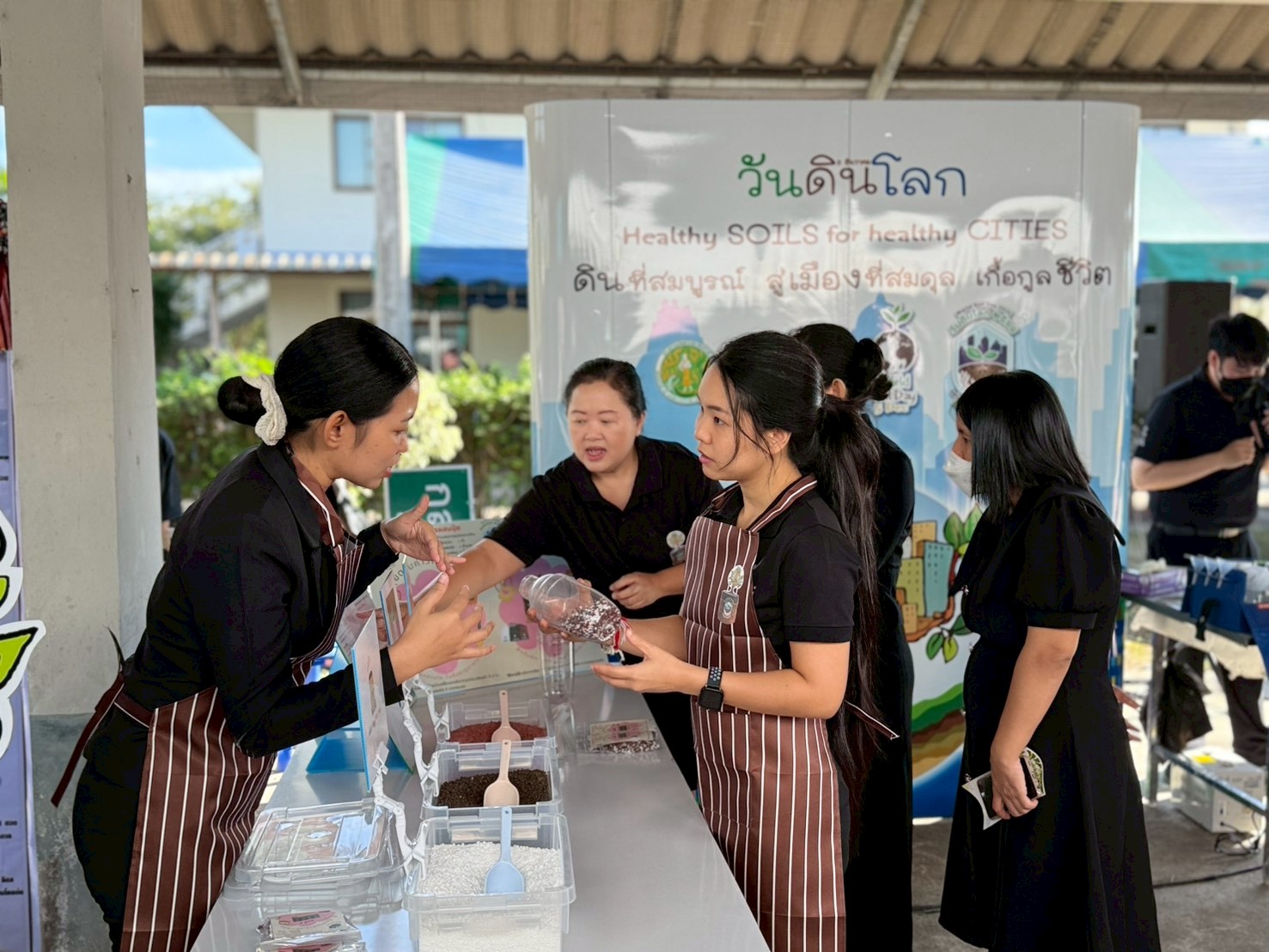 title - วันพฤหัสบดีที่ 18 ธันวาคม 2568 เวลา 08.30 น. นายวิทูล ประดิษฐบุญ ปฏิรูปที่ดินจังหวัดปราจีนบุรี เข้าร่วมงาน “วันดินโลก” ประจำปี 2568